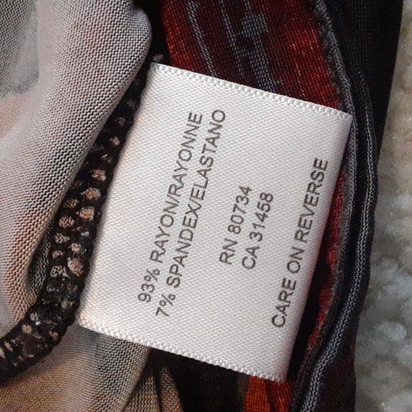 BCBG MAXAZRIA Skirt. Size medium. - Picture 6 of 7